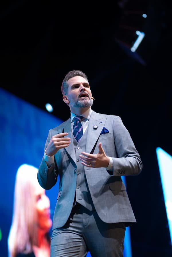 Dr. Thiago Castro